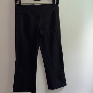 Lululemon Mid Rise Athletic Capris